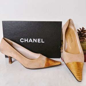 Chanel Beige Suede Heels Mixed Media Exotic Lizard Pointed Cap Toe Size 37.5